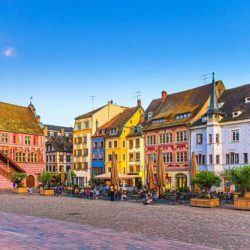 La-place-de-la-Reunion-et-ses-facades-colorees-a-Mulhouse-630x417.jpeg