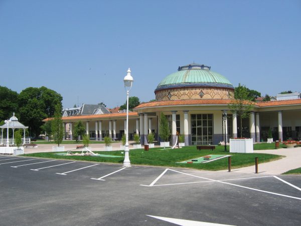 Rotonde_et_galeries_-_Contrexéville_2.jpg