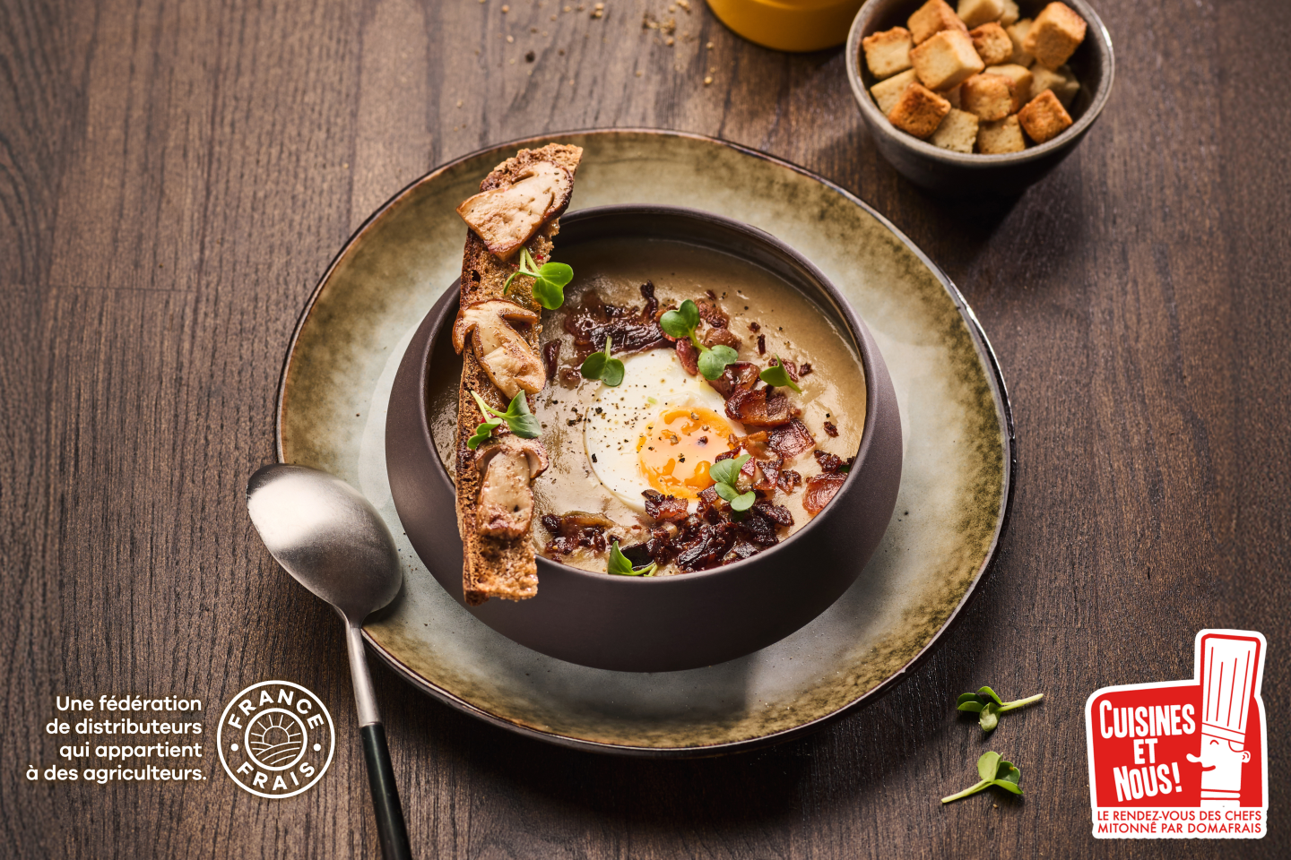 Velouté de champignon, bacon et œuf poché