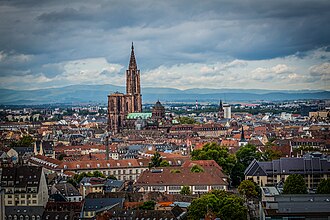 Strasbourg_vue_aérienne_vers_la_cathédrale_septembre_2015.jpg